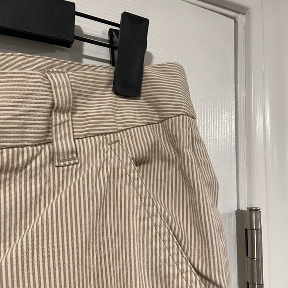 Old Navy Size 8 Khaki Cream Stripe Stretch Mid Rise Straight Leg Cropped Pants - Picture 3 of 12